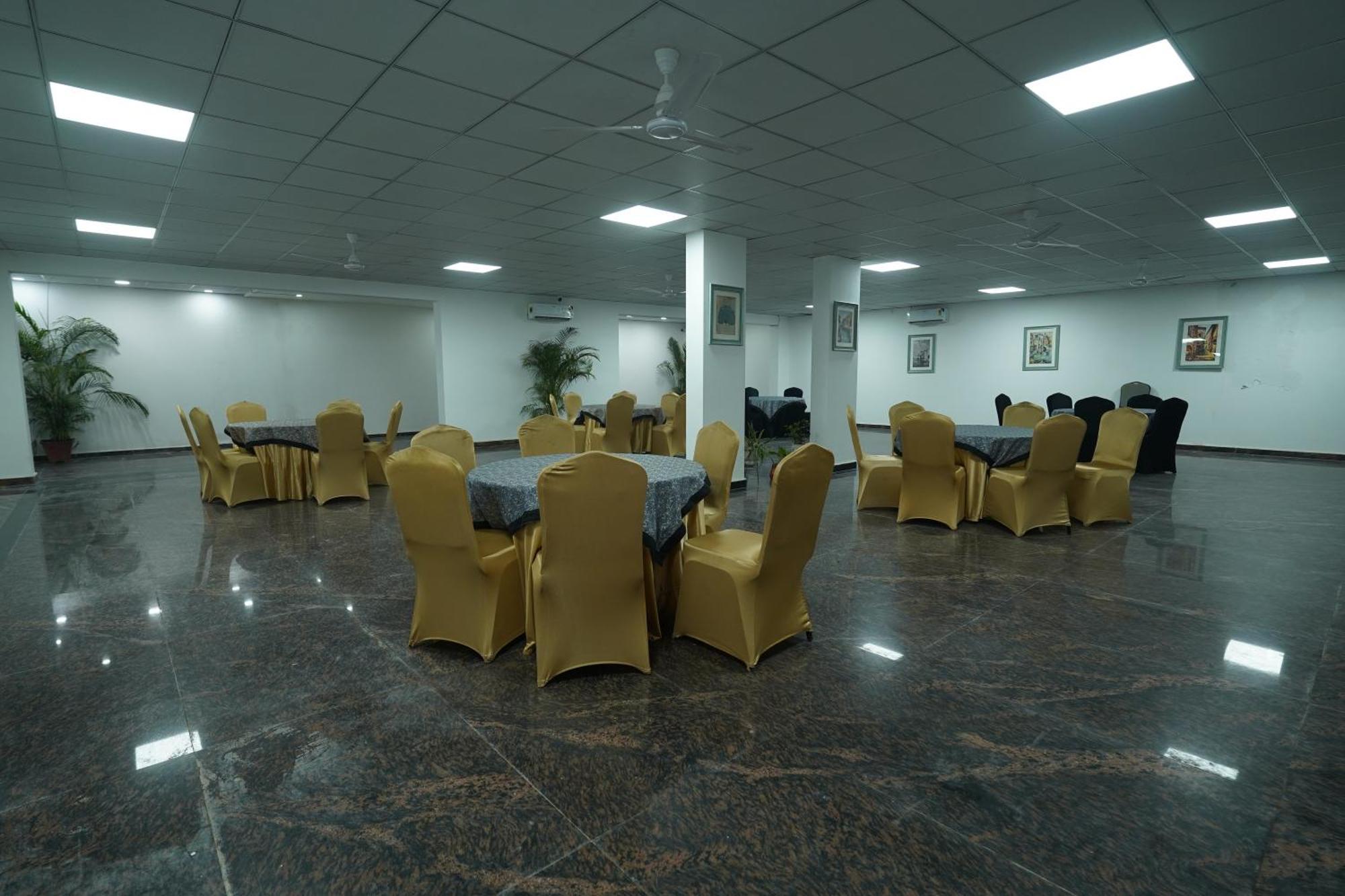 Posh Garden Inn Artemis Hospital Road Gurgaon Exterior photo