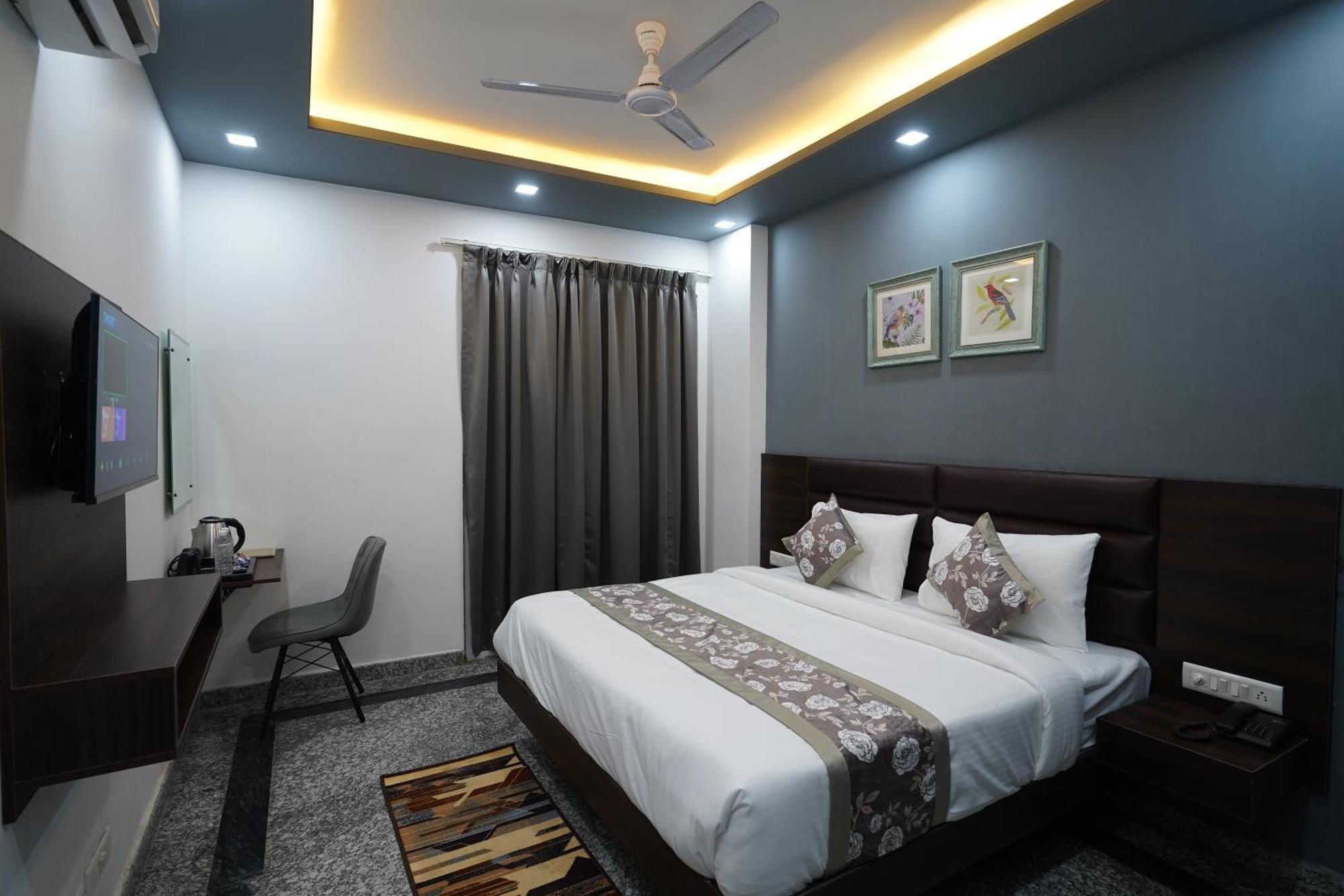 Posh Garden Inn Artemis Hospital Road Gurgaon Exterior photo